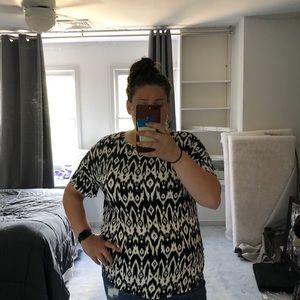 BLACK AND WHITE PATTERNED SHIRT